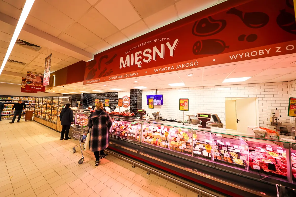 Delikatesy Centrum meat section